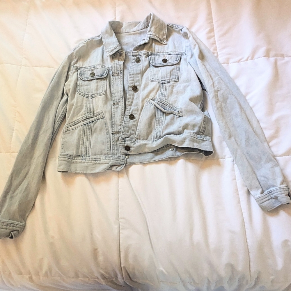 DENIM | Women's Light Wash Denim Jean Jacket